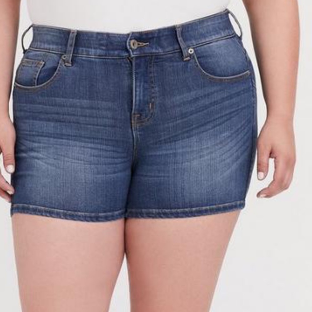 Torrid Bombshell Cotton Blend Skinny Short Short - Premium Stretch Size 22